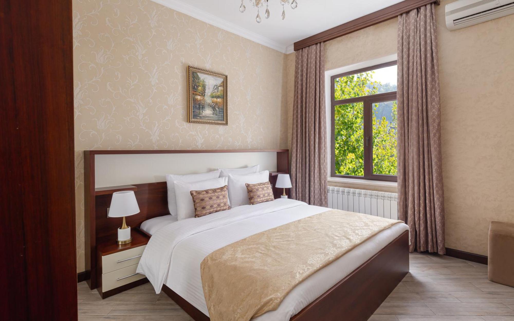 Shamakhi Palace Sharadil Seredil Exterior photo A bedroom in the hotel